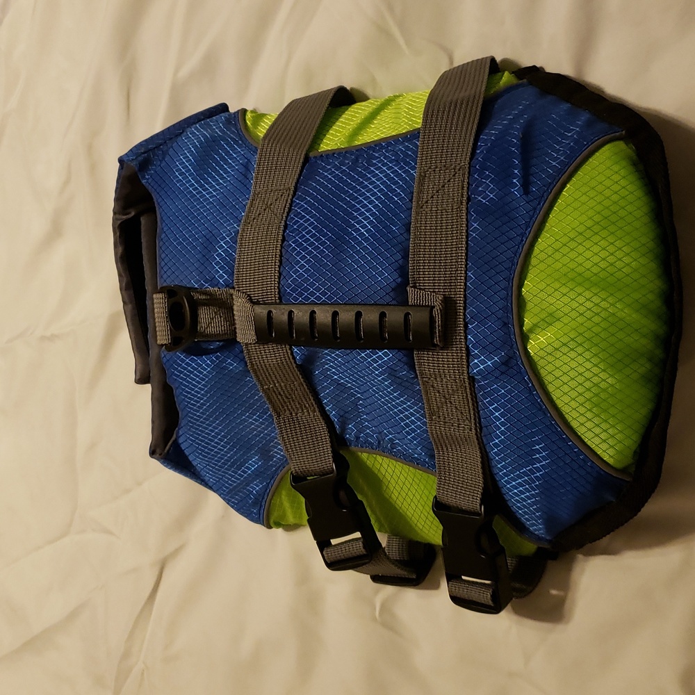 New w/out tags small dog life vest